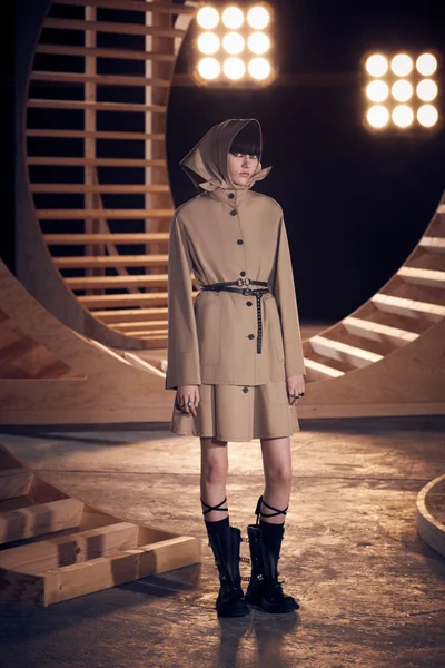 Look 15